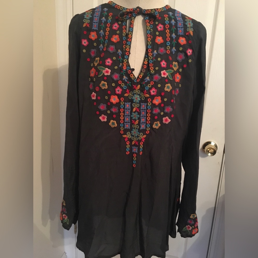 Johnny Was Vintage Charcoal Multi colored Floral Keyhole Tunic blouse with tie S